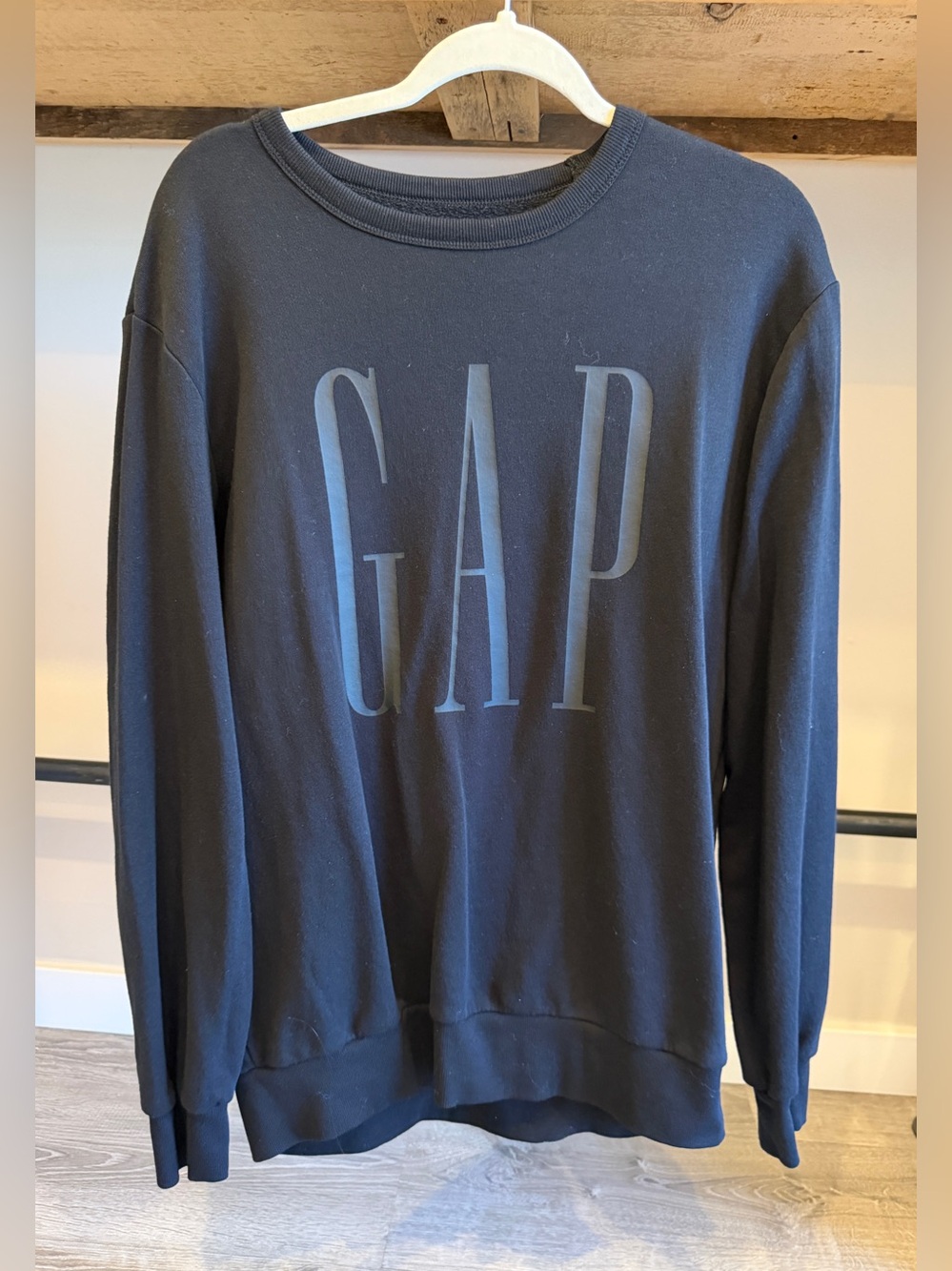 GAP Women’s Black Logo Crewneck Sweatshirt L
